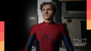 Tom Holland caracterizado como Homem-Aranha em Homem-Aranha: Um Novo Dia