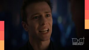 Ruaridh Mollica segura um Funko Pop de Célere, personagem ligado a Tommy Maximoff em VisionQuest